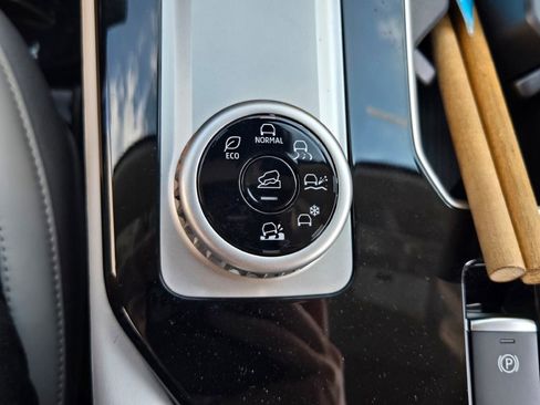 New 2025 Mitsubishi Outlander SE image 23