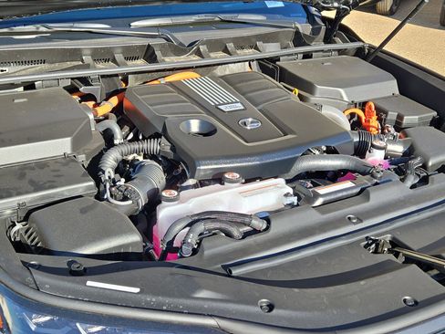 New 2026 Lexus LX 700h Luxury image 9