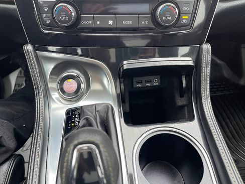 Used 2016 Nissan Maxima Platinum w/ Interior Lighting Package FWD image 19