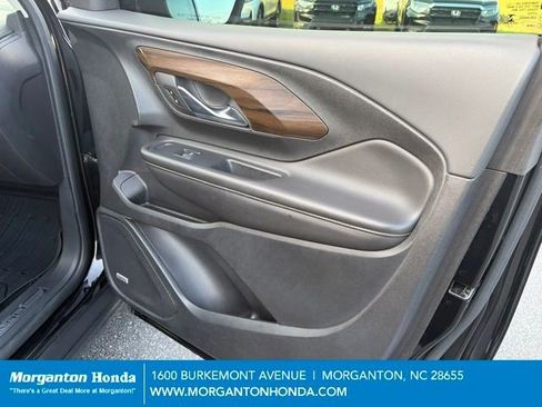 Used 2020 GMC Terrain Denali w/ Denali Premium Package AWD/4WD image 43