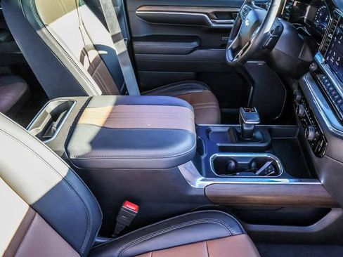 Used 2023 Chevrolet Silverado 1500 High Country w/ Technology Package AWD/4WD image 17