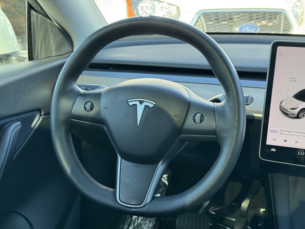 Used 2021 Tesla Model Y Long Range AWD/4WD image 27
