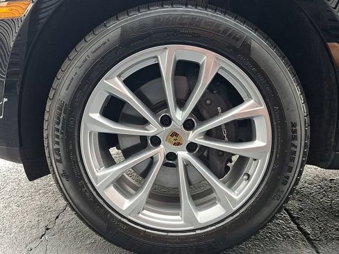 Certified 2026 Porsche Macan AWD/4WD image 15