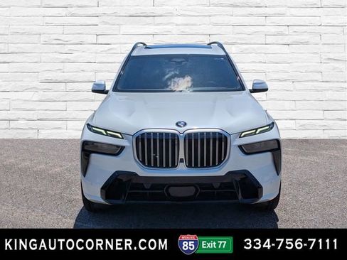 Used 2023 BMW X7 xDrive40i w/ M Sport Package AWD/4WD image 2