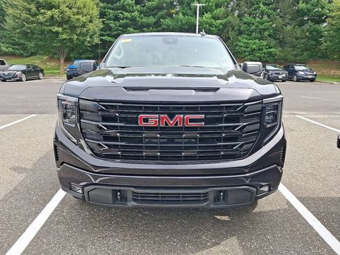 Used 2024 GMC Sierra 1500 Elevation AWD/4WD image 2