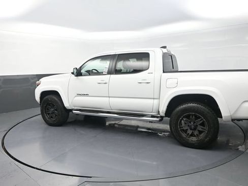 Used 2022 Toyota Tacoma SR5 AWD/4WD image 38