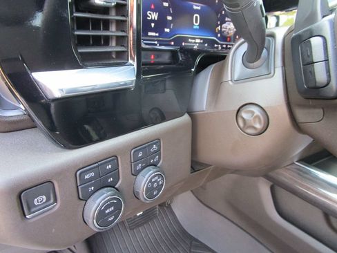 Used 2024 Chevrolet Silverado 1500 LTZ AWD/4WD image 38