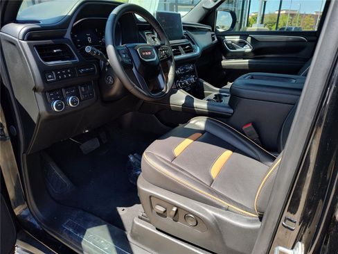 Used 2024 GMC Yukon AT4 w/ Technology Package image 2