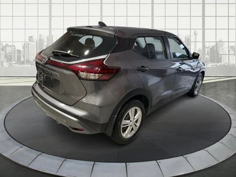 Used 2021 Nissan Kicks S image 3