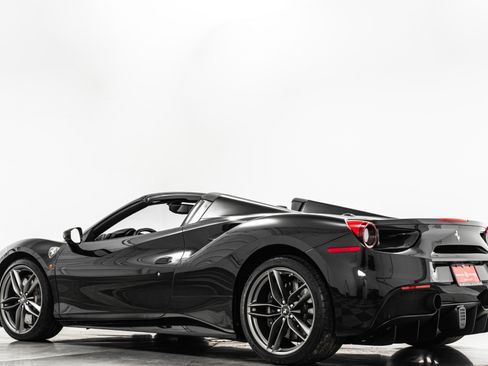 Used 2018 Ferrari 488 Spider image 33