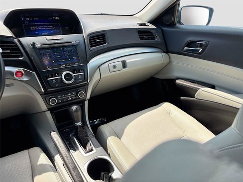 Used 2017 Acura ILX FWD image 23