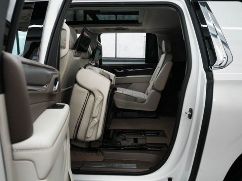 Used 2024 GMC Yukon XL Denali w/ Advanced Technology Package AWD/4WD image 29