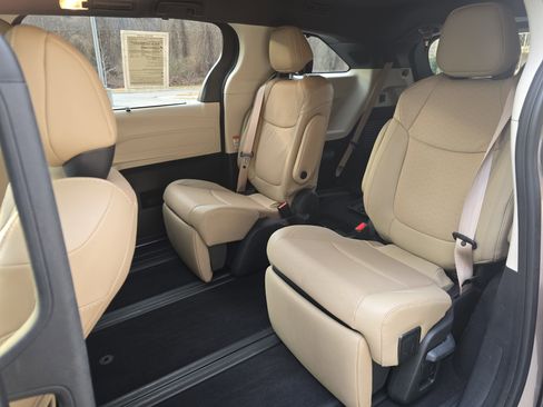 Certified 2021 Toyota Sienna Limited image 15