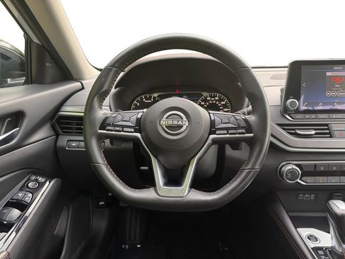 Used 2024 Nissan Altima 2.5 SR FWD image 12