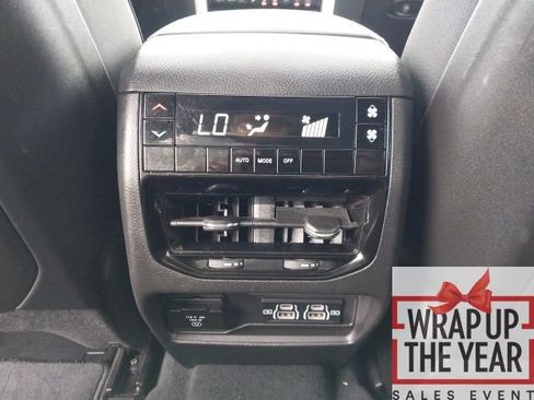 Used 2024 Jeep Grand Cherokee L Altitude image 8