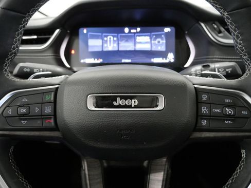 Used 2023 Jeep Grand Cherokee L Limited w/ Black Appearance Package AWD/4WD image 16