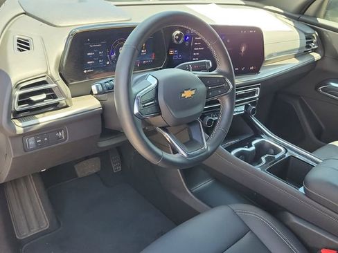 Used 2026 Chevrolet Traverse LT FWD image 19