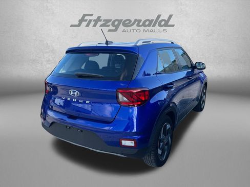 Used 2025 Hyundai Venue SEL FWD image 6