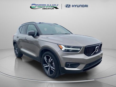 Used 2022 Volvo XC40 T4 R-Design w/ Climate Package image 1