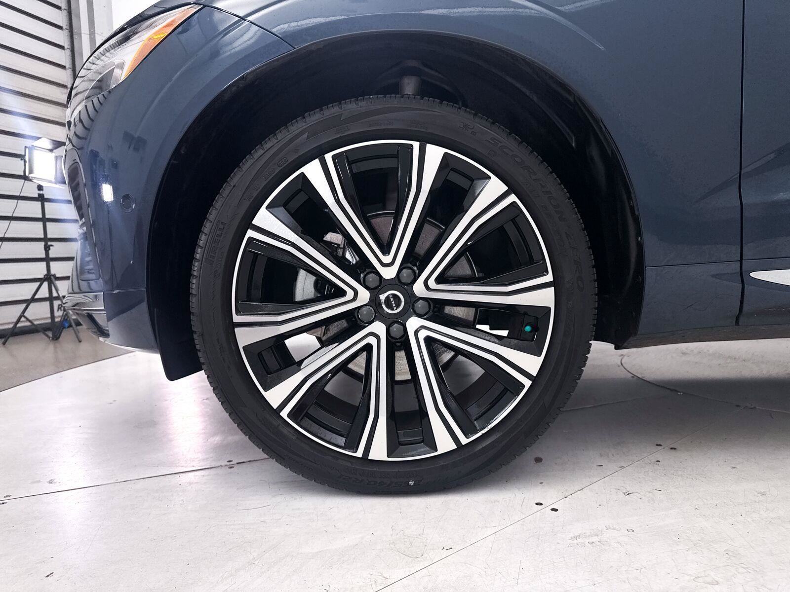 Used 2023 Volvo XC60 B5 Ultimate w/ Climate Package AWD/4WD image 15