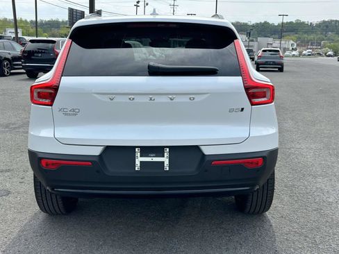 New 2026 Volvo XC40 B5 Ultra w/ Protection Package Premier image 4