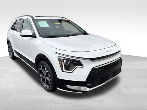 Used 2024 Kia Niro EX Touring FWD image 1