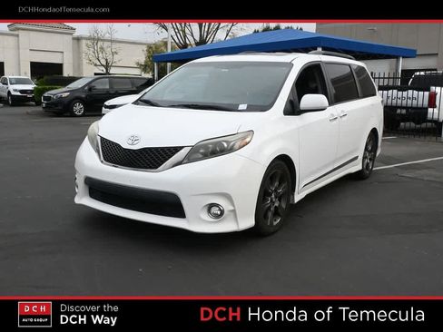 Used 2016 Toyota Sienna SE Premium image 1