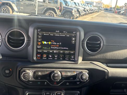 Used 2022 Jeep Wrangler Unlimited Sahara image 11