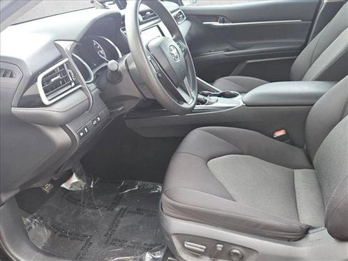 Used 2018 Toyota Camry LE image 15