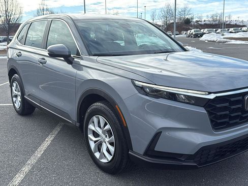 Used 2023 Honda CR-V LX image 1