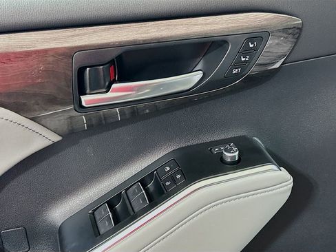 New 2026 Toyota Highlander Limited AWD/4WD image 15