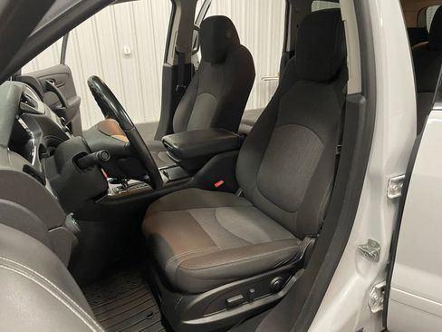 Used 2017 Chevrolet Traverse LT image 35