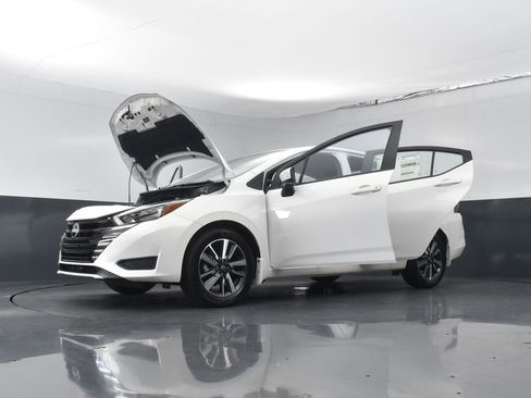 New 2025 Nissan Versa SV w/ Trunk Package image 29