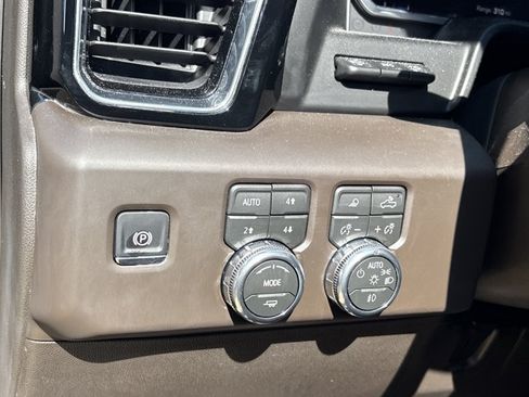 New 2026 GMC Sierra 2500 Denali w/ Denali Reserve Package AWD/4WD image 28