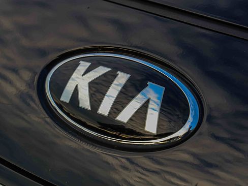 Certified 2022 Kia Sportage EX w/ EX Technology Package AWD/4WD image 30