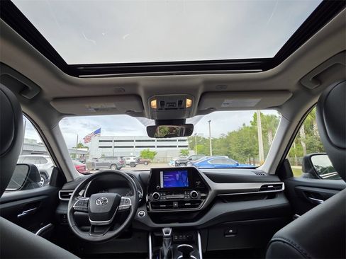 Certified 2023 Toyota Highlander Limited image 4