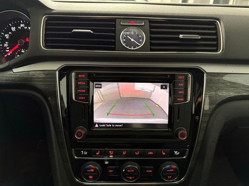 Used 2017 Volkswagen Passat 1.8T SEL Premium FWD image 13