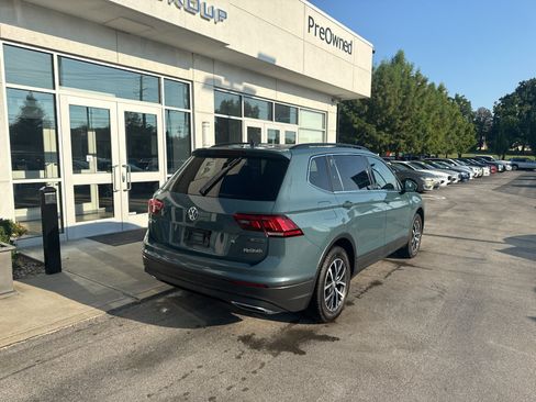 Used 2019 Volkswagen Tiguan SE w/ Panoramic Sunroof Package AWD/4WD image 3