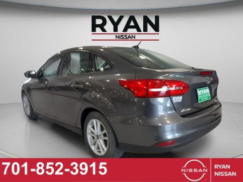 Used 2017 Ford Focus SE w/ Cold Weather Package image 3
