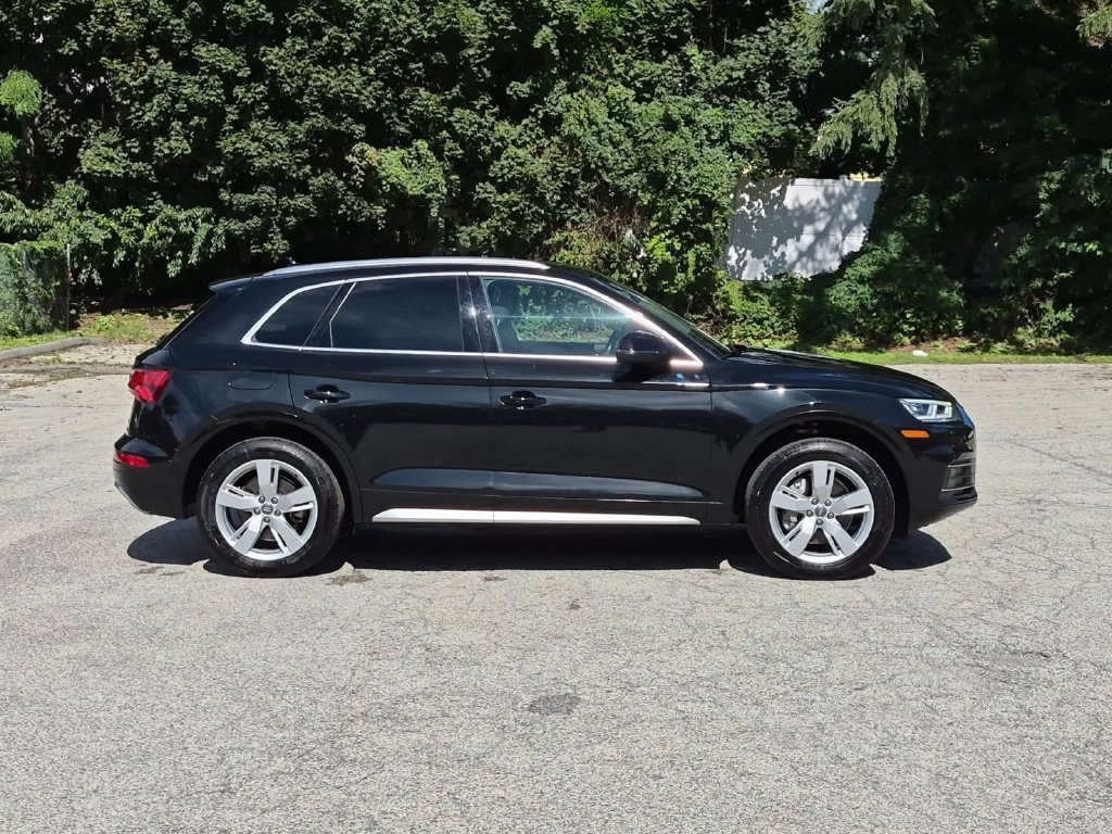 Used 2019 Audi Q5 2.0T Premium Plus w/ Premium Plus Package AWD/4WD image 2