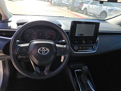 Used 2025 Toyota Corolla LE image 17