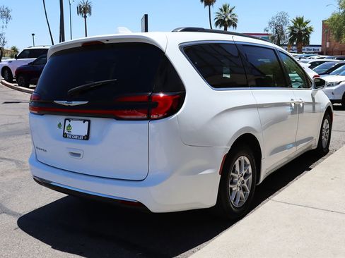 Used 2022 Chrysler Pacifica Touring-L FWD image 13