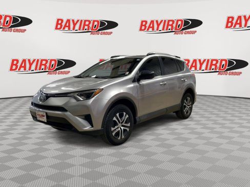 Used 2018 Toyota RAV4 LE FWD image 4
