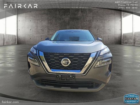 Used 2021 Nissan Rogue SV image 2