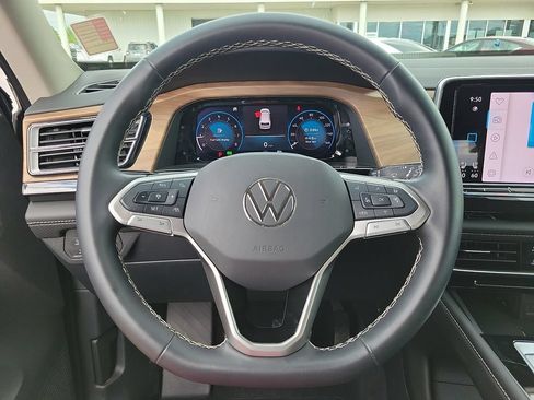Used 2025 Volkswagen Atlas SE AWD/4WD image 19