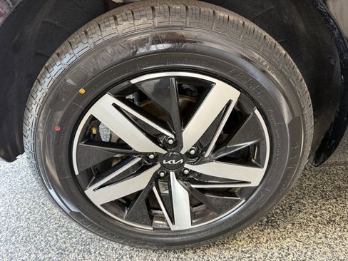 Used 2022 Kia Sorento S w/ Panoramic Sunroof Package FWD image 25