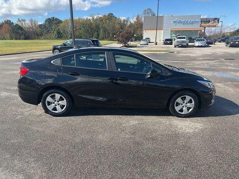Used 2018 Chevrolet Cruze LS image 6