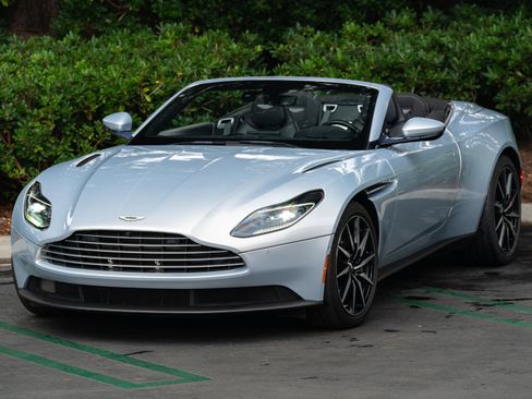 Used 2020 Aston Martin DB11 Volante RWD image 3