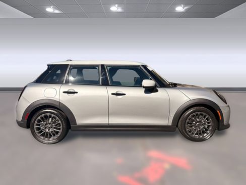 Used 2026 MINI Cooper 4-Door Hardtop FWD image 8