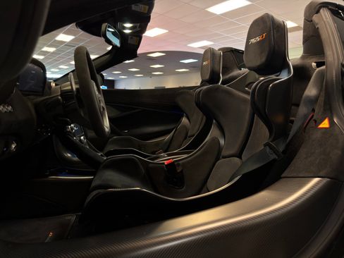 Used 2022 McLaren 765LT RWD image 16